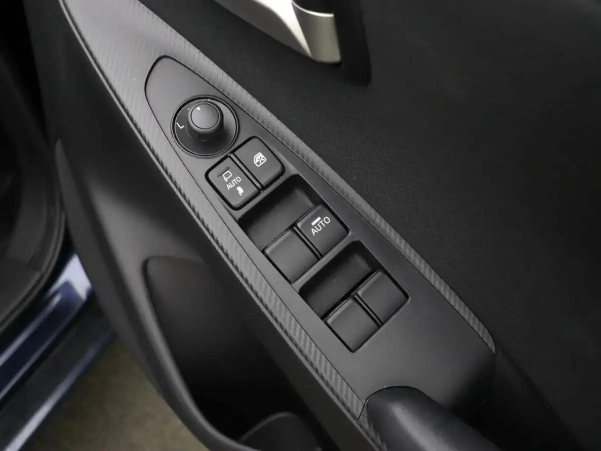 2024-mazda-mazda2-15-skyactiv-g-centre-line-big-13
