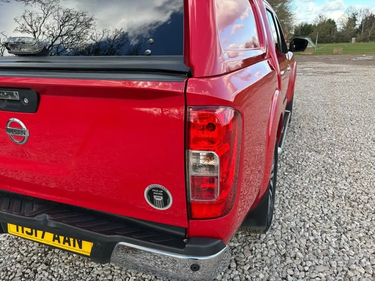 2017-nissan-navara-23dci-tekna-big-8