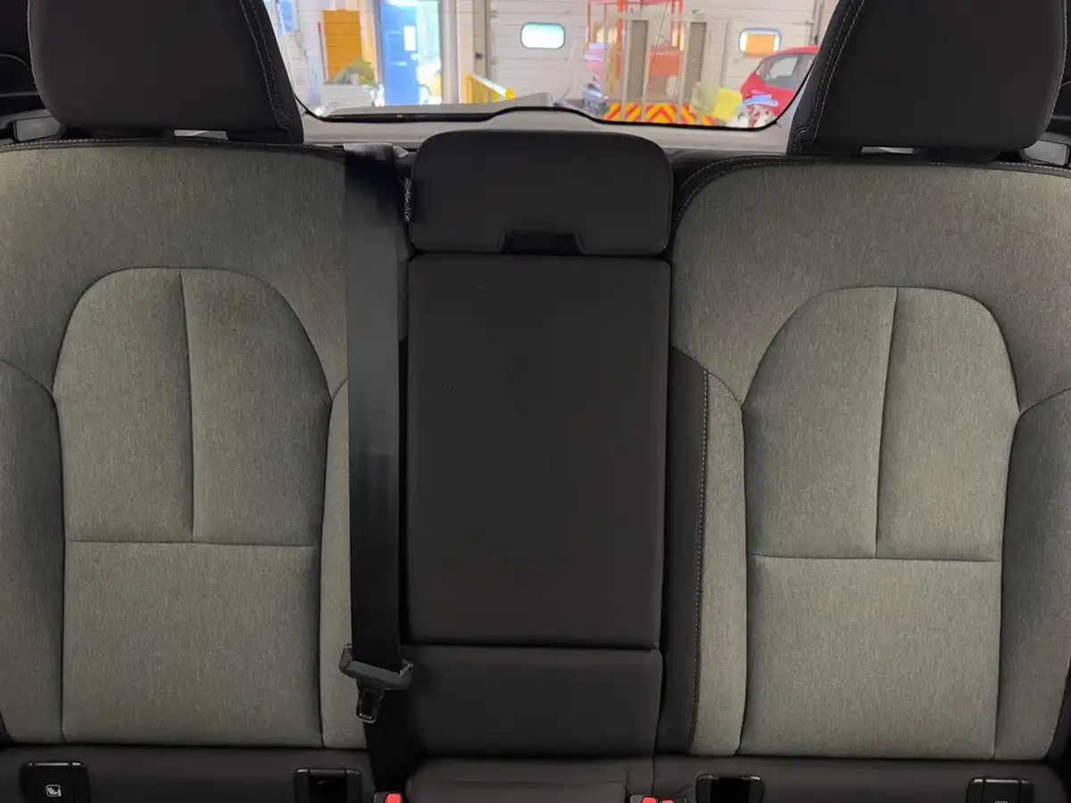 2023-volvo-xc40-20-b3-plus-big-16