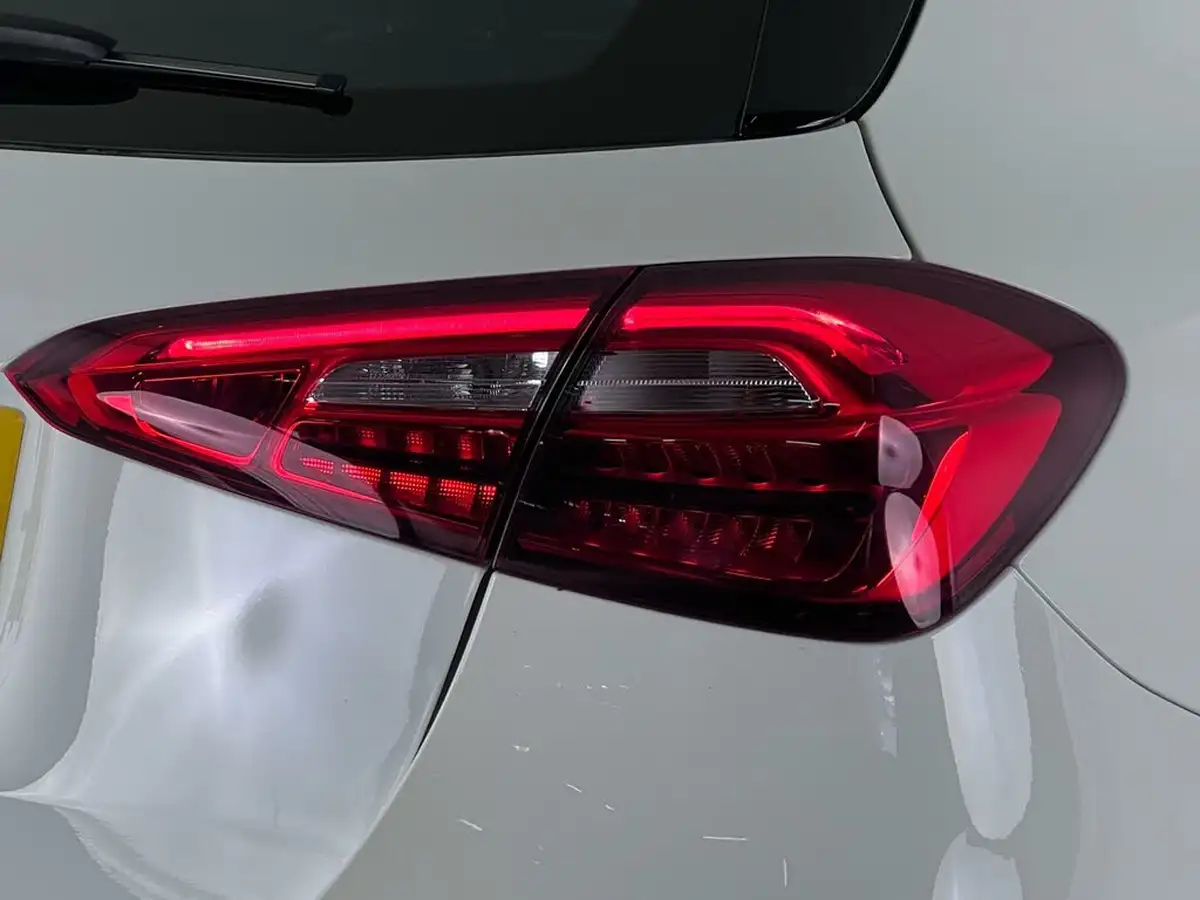 2021-mercedes-benz-a-class-13-a180-se-7g-dct-big-7