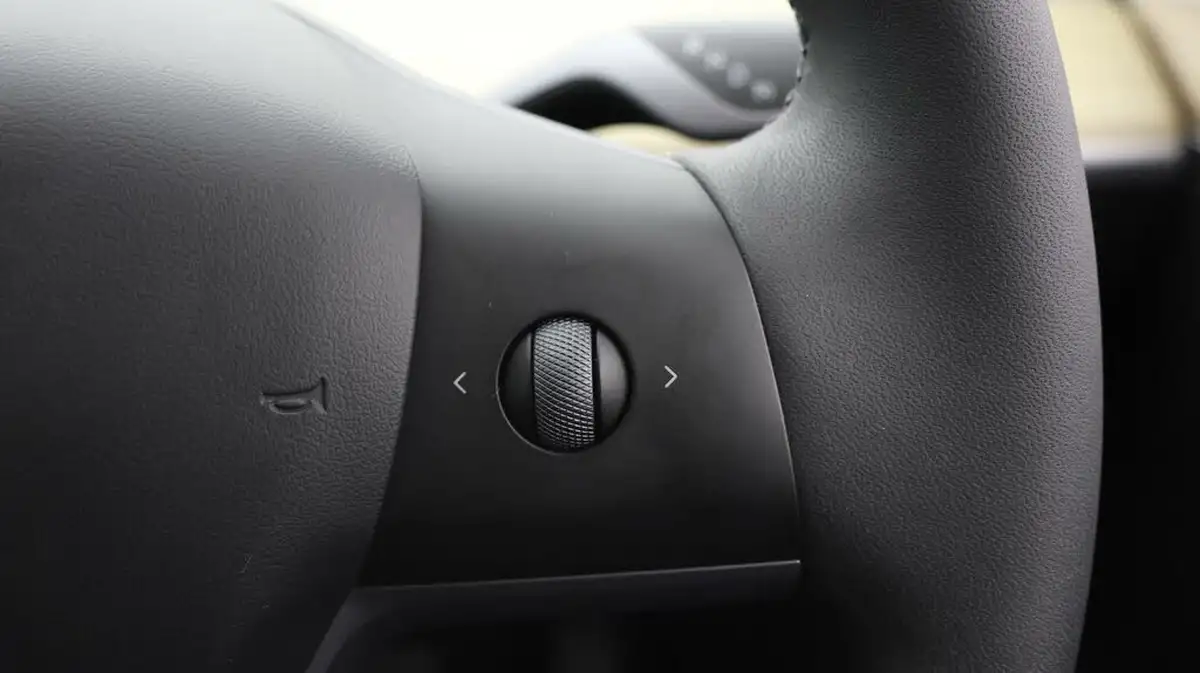 2023-tesla-model-y-e-rwd-big-21