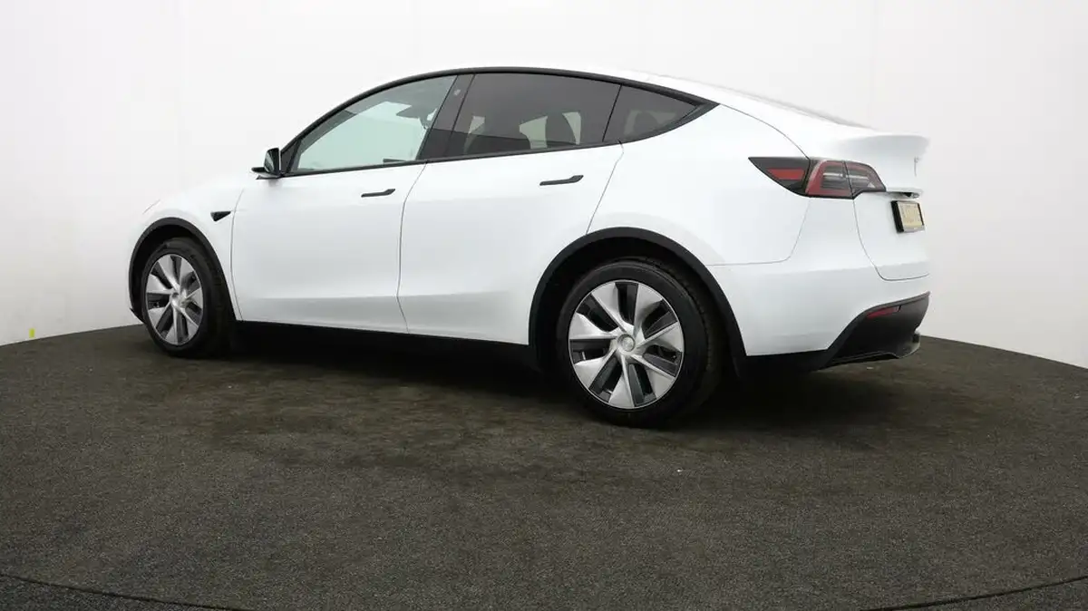 2023-tesla-model-y-e-rwd-big-66