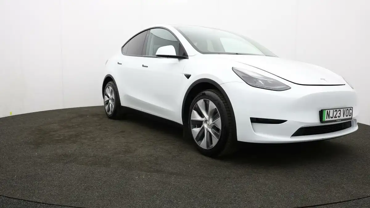2023-tesla-model-y-e-rwd-big-42