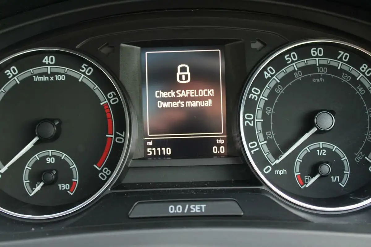 2017-skoda-rapid-spaceback-10-tsi-se-sport-109ps-big-18