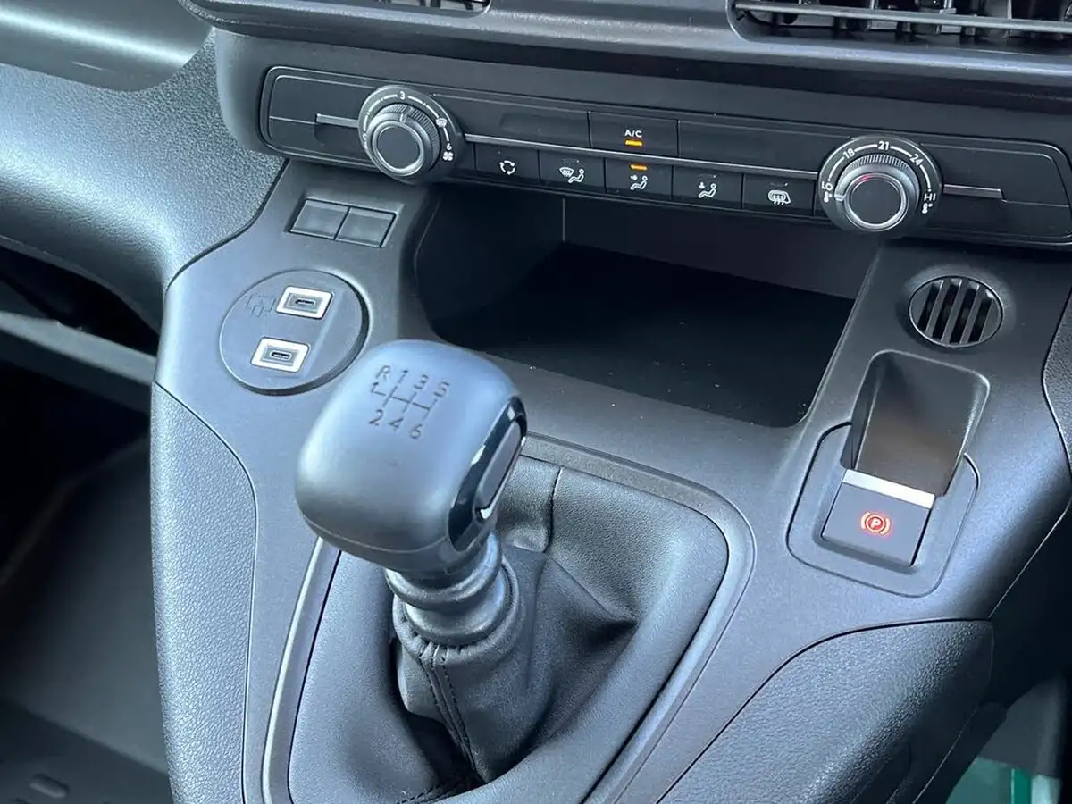 2025-vauxhall-combo-15cdti-pro-130pseu6d-big-24