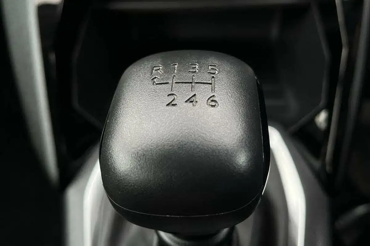 2022-peugeot-208-12-puretech-active-premium-100bhp-big-30