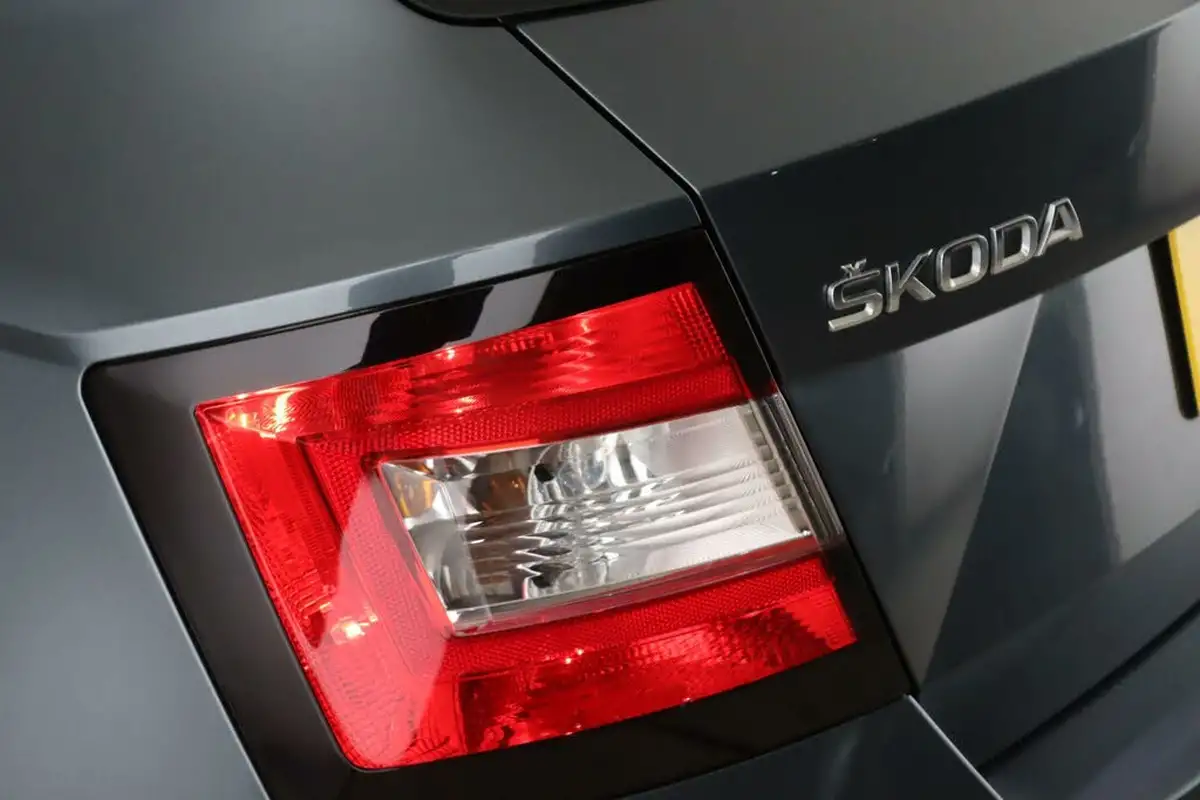 2019-skoda-fabia-10-tsi-se-95ps-hatchback-big-9
