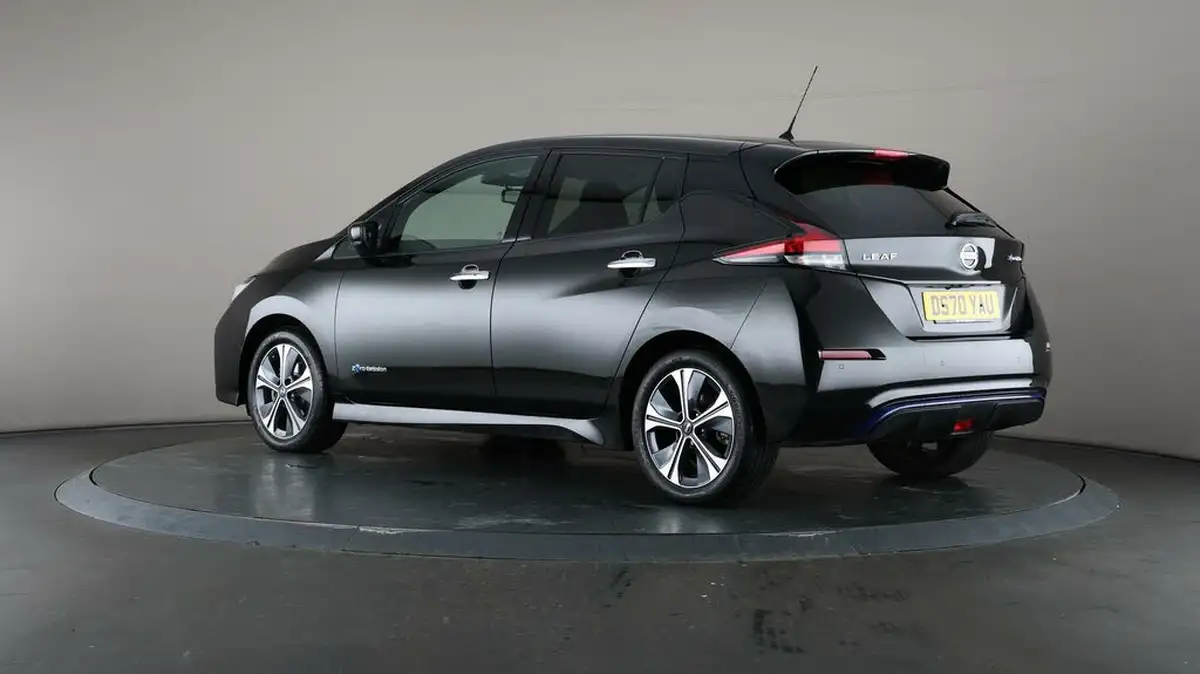 2020-nissan-leaf-e-tekna-big-66