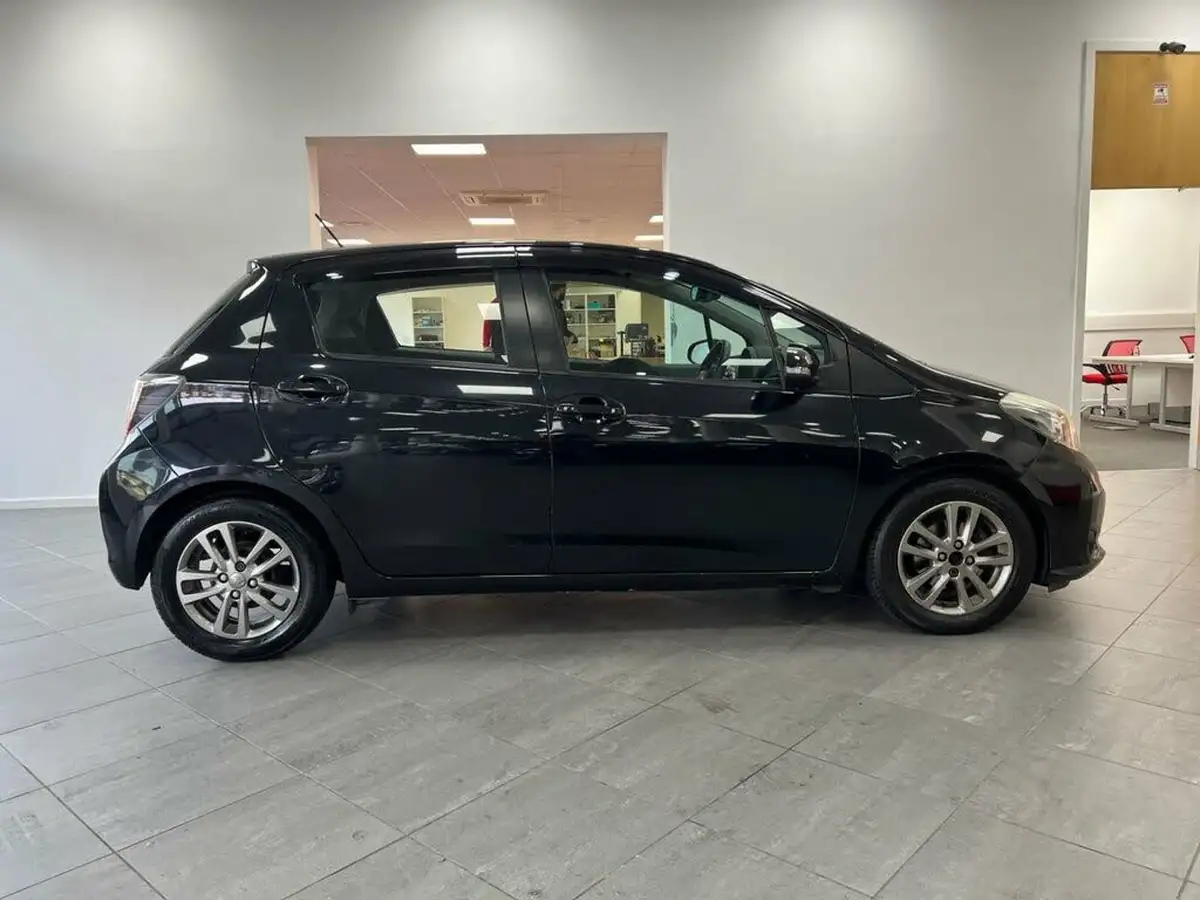 2014-toyota-yaris-133-icon-m-drive-s-big-7