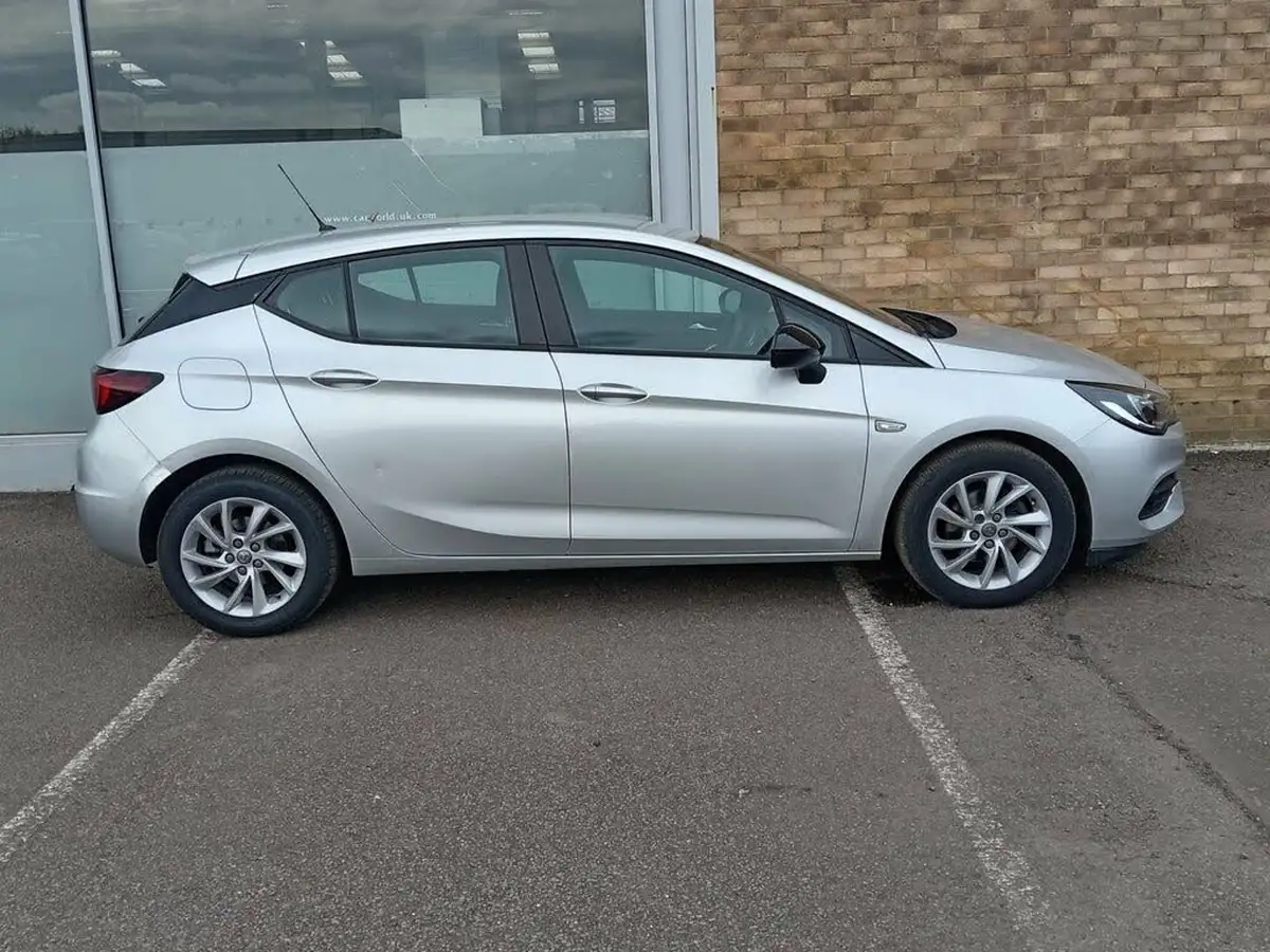 2021-vauxhall-astra-15-turbo-d-se-122ps-hatchback-big-1