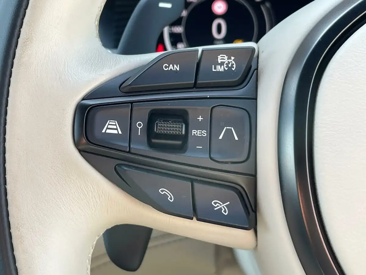 2024-aston-martin-dbx-40-v8-big-50