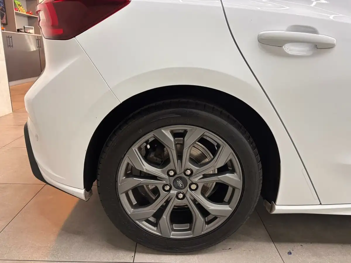 2023-ford-focus-10t-st-line-125ps-hatchback-big-27
