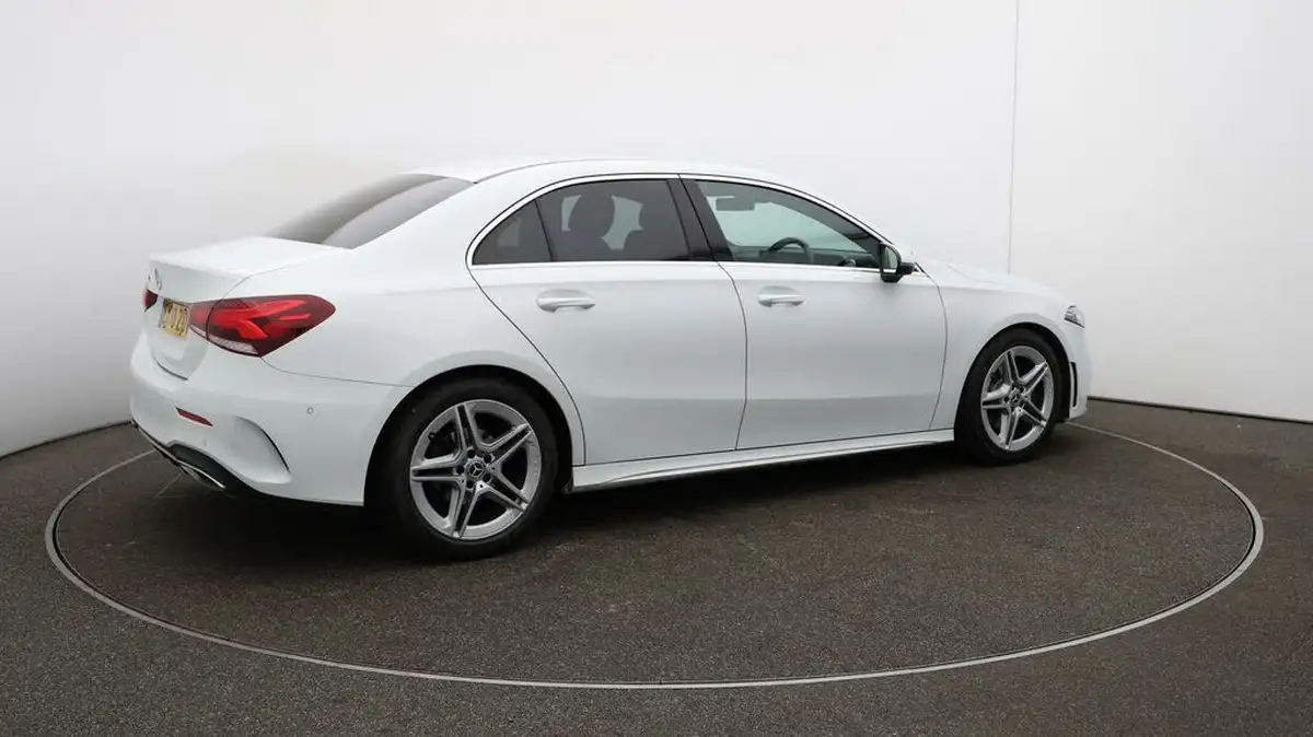 2020-mercedes-benz-a-class-13-a180-amg-line-executive-saloon-4d-7g-dct-big-44