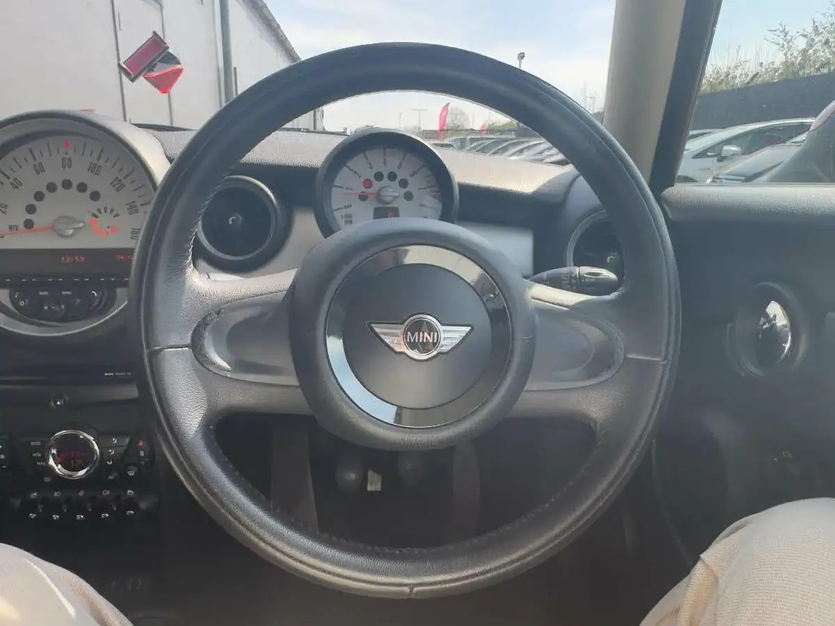 2013-mini-cooper-16-one-98bhp-sport-chili-hatchback-3d-big-42