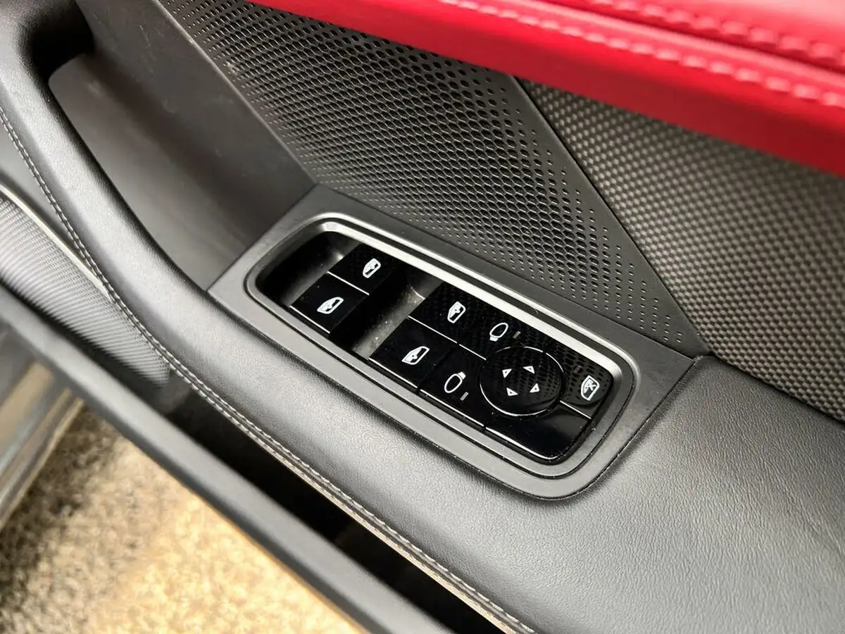 2021-porsche-taycan-e-turbo-s-cross-turismo-big-39
