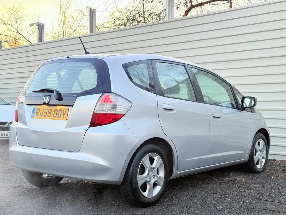 2009-honda-jazz-14-es-t-big-13