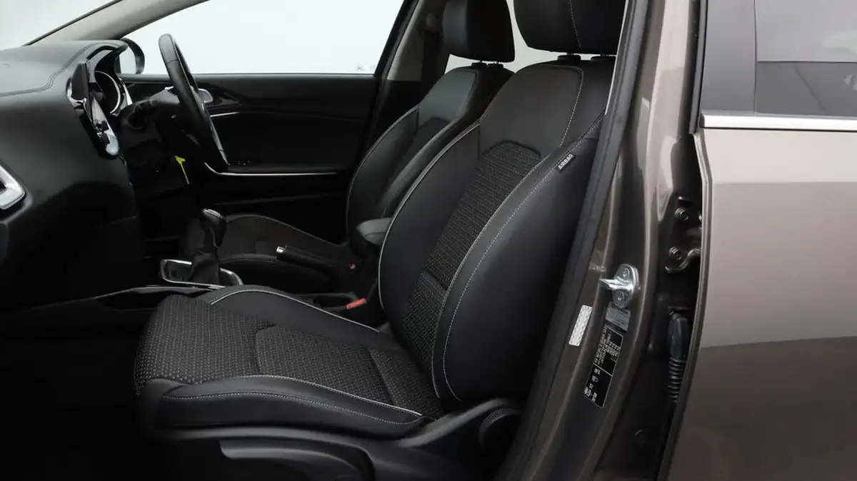 2021-kia-ceed-15-t-gdi-3-hatchback-big-13