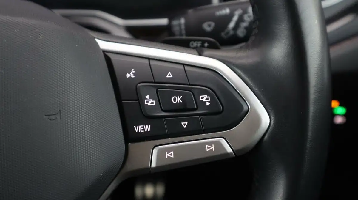 2022-volkswagen-taigo-10-tsi-r-line-dsg-big-23