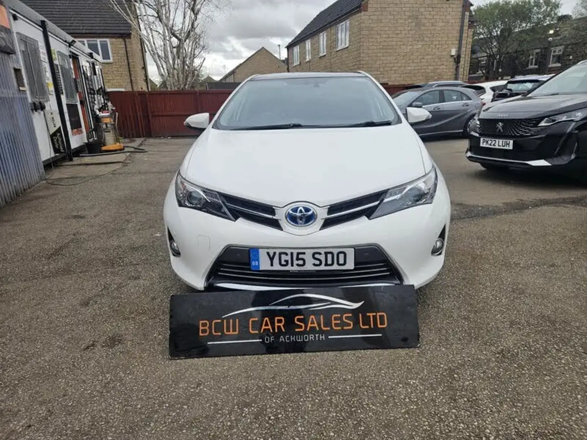 2015-toyota-auris-18-vvt-i-hsd-excel-hatchback-e-cvt-big-3