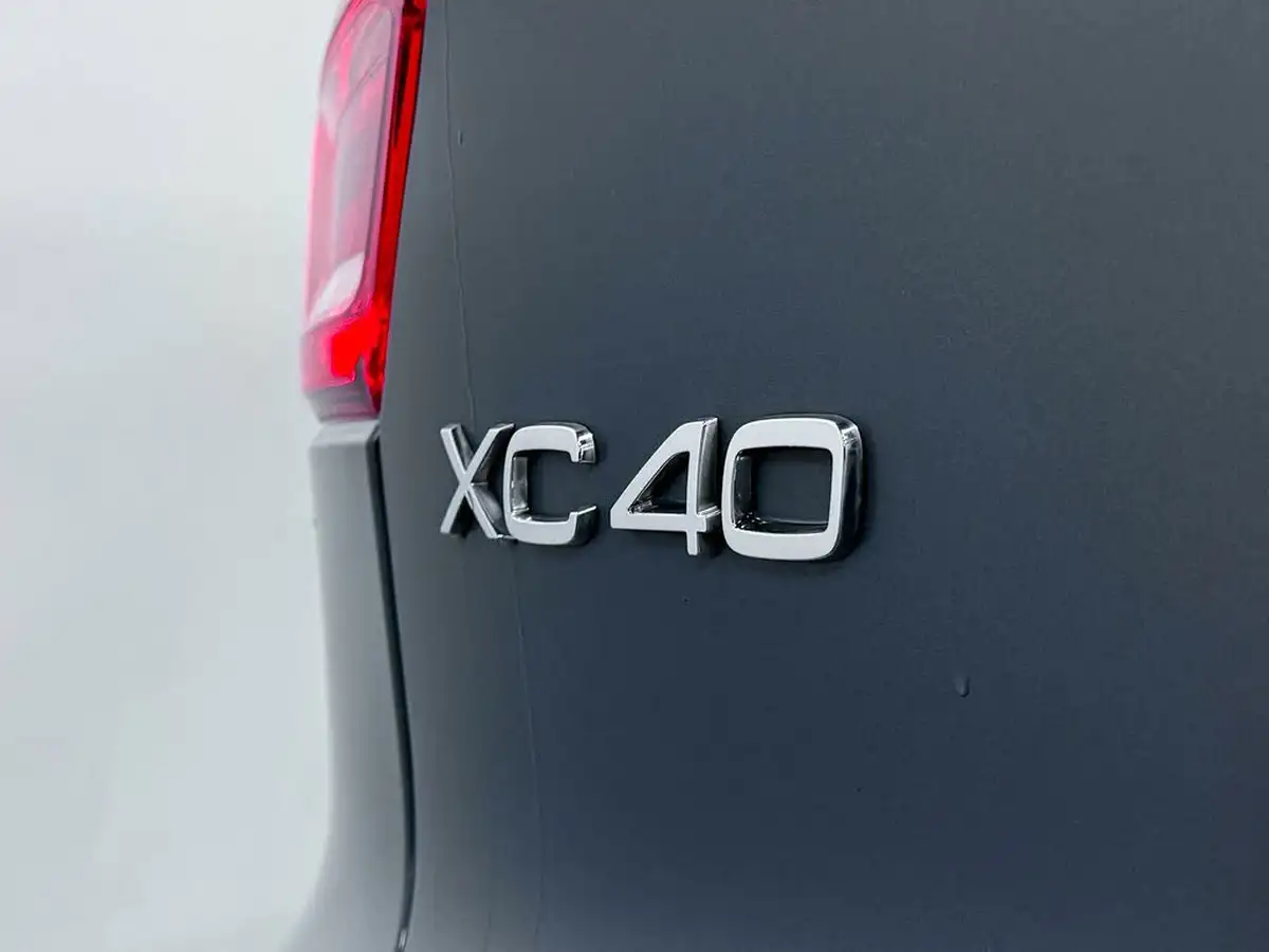 2023-volvo-xc40-20-b3-plus-big-12