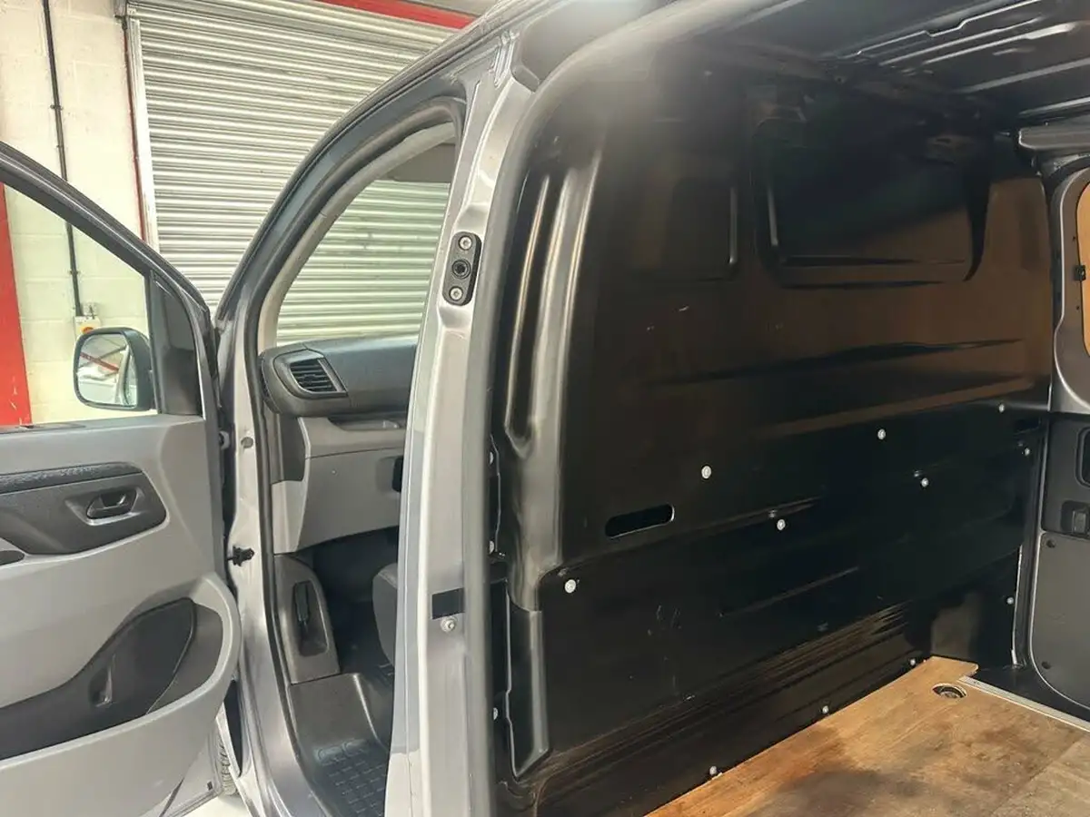 2022-vauxhall-vivaro-20td-3100-l2h1-dynamic-panel-auto-big-19