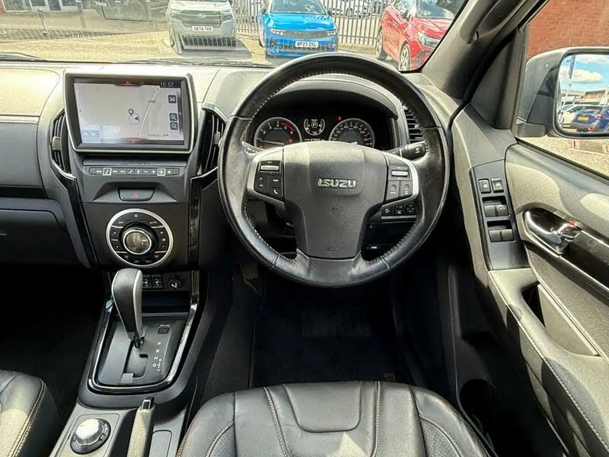 2019-isuzu-d-max-19td-blade-auto-big-5