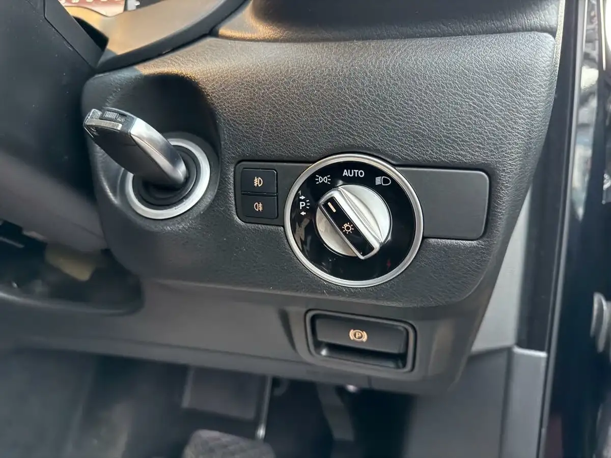 2018-infiniti-q30-22d-premium-intouch-awd-big-36