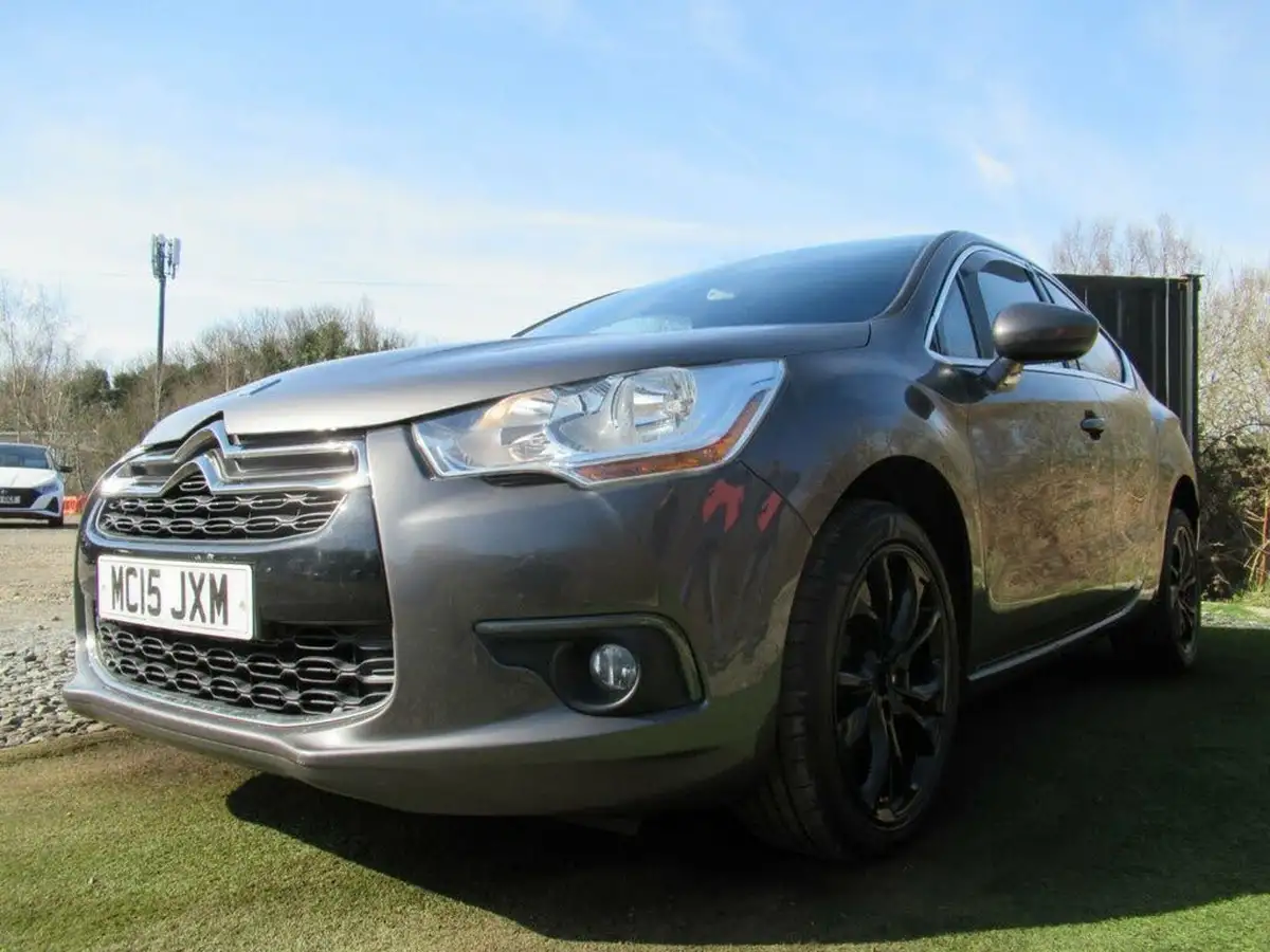 2015-citroen-ds4-16bluehdi-dstyle-nav-big-23