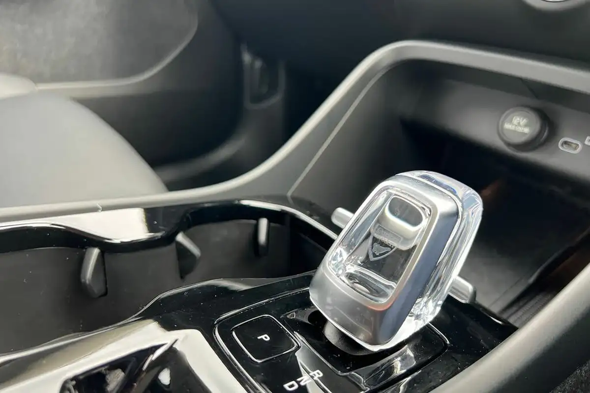 2024-volvo-xc40-20-b3-ultimate-big-12