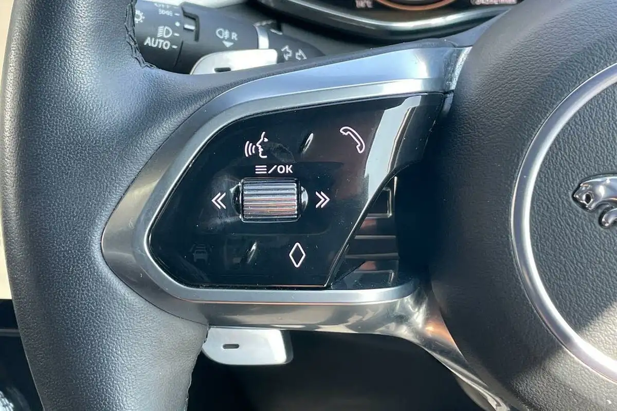 2023-jaguar-f-pace-20-d200-r-dynamic-se-black-big-40