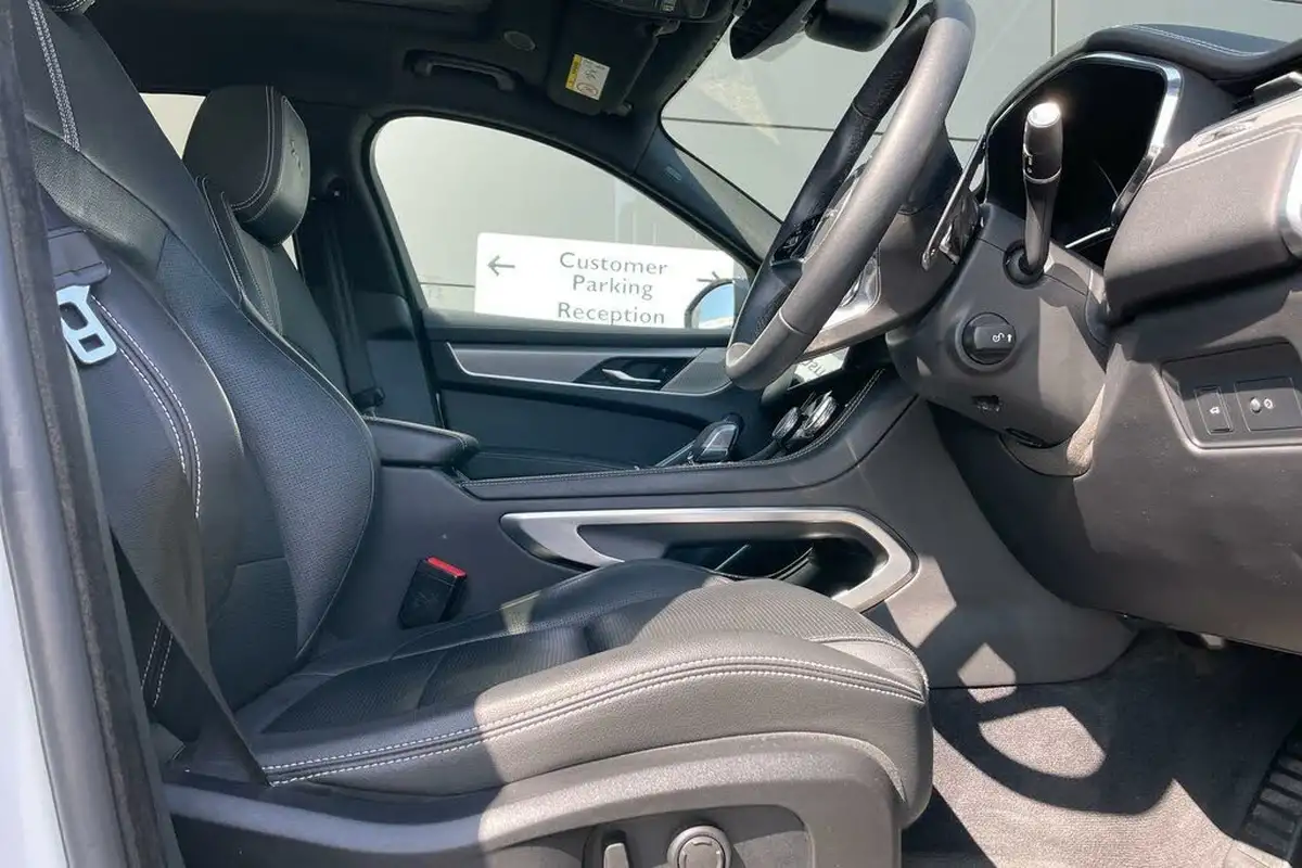 2023-jaguar-f-pace-20-d200-r-dynamic-se-black-big-17