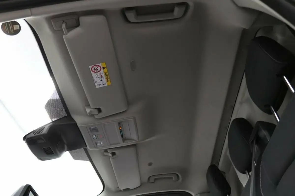 2023-ford-transit-custom-20tdci-320-l2h1-limited-136pseu6e-panel-van-1996cc-auto-big-26