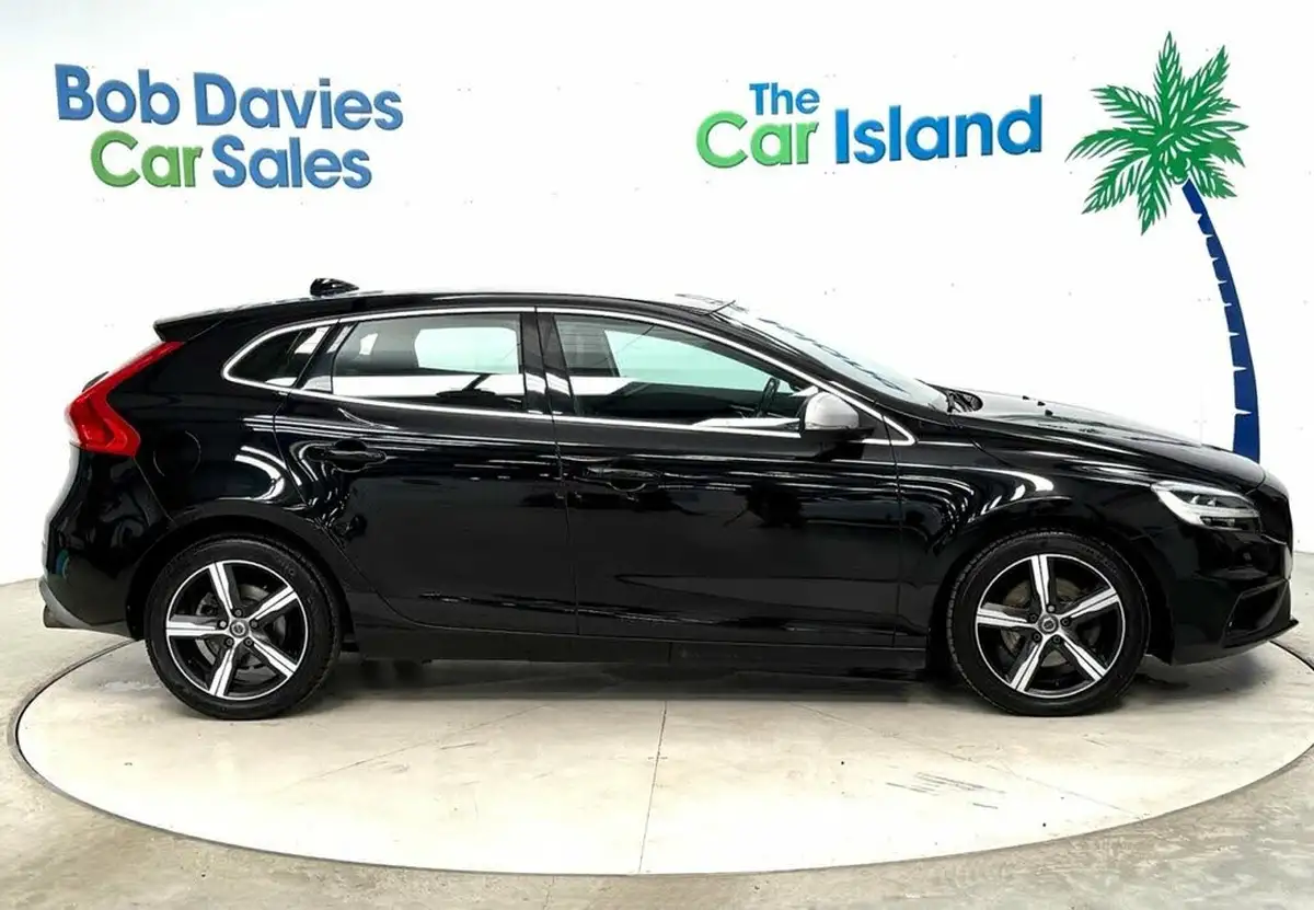 2017-volvo-v40-20-t2-r-design-big-9