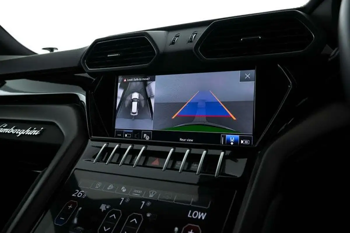 2023-lamborghini-urus-40-no-trim-big-10