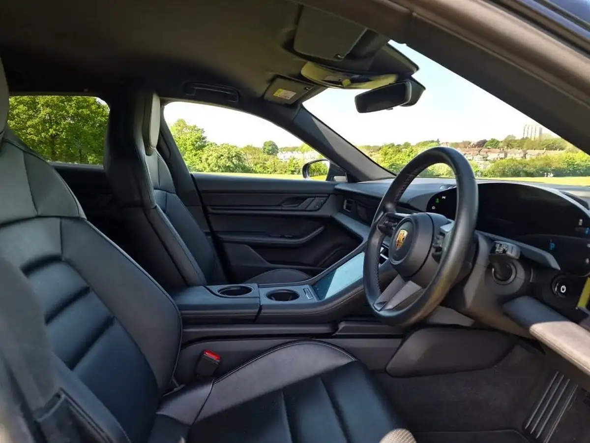 2021-porsche-taycan-e-4-cross-turismo-big-7