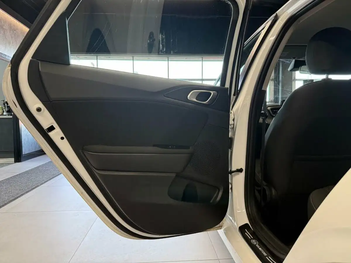 2019-kia-ceed-16crdi-2-eco-hatchback-big-22