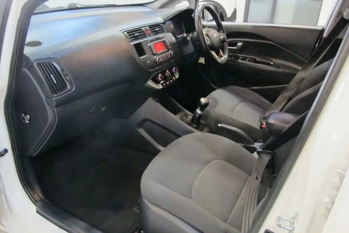 2012-kia-rio-125-2-5d-big-33
