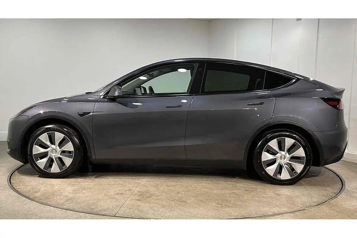 2023-tesla-model-y-e-rwd-big-5