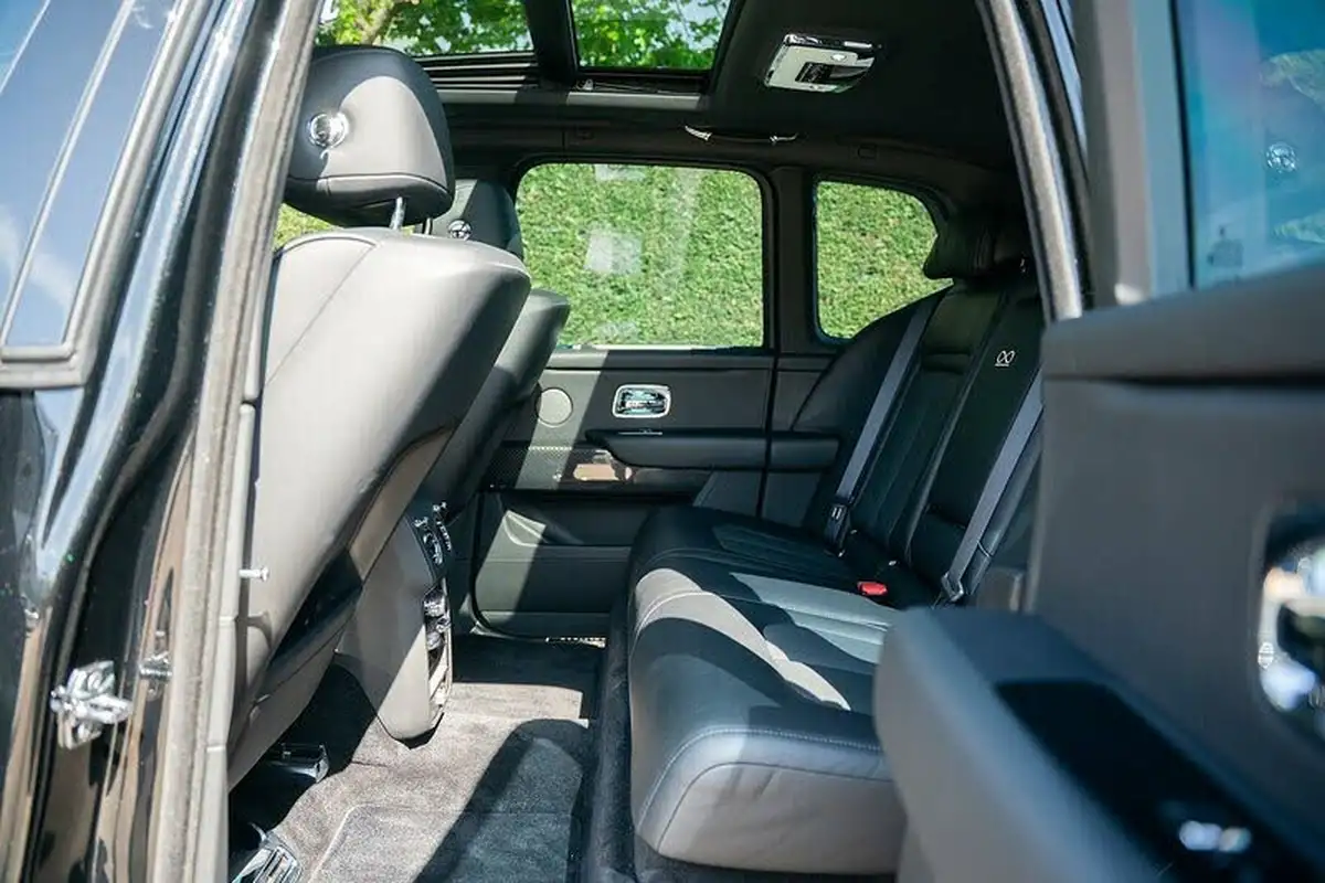 2023-rolls-royce-cullinan-675-black-badge-big-48