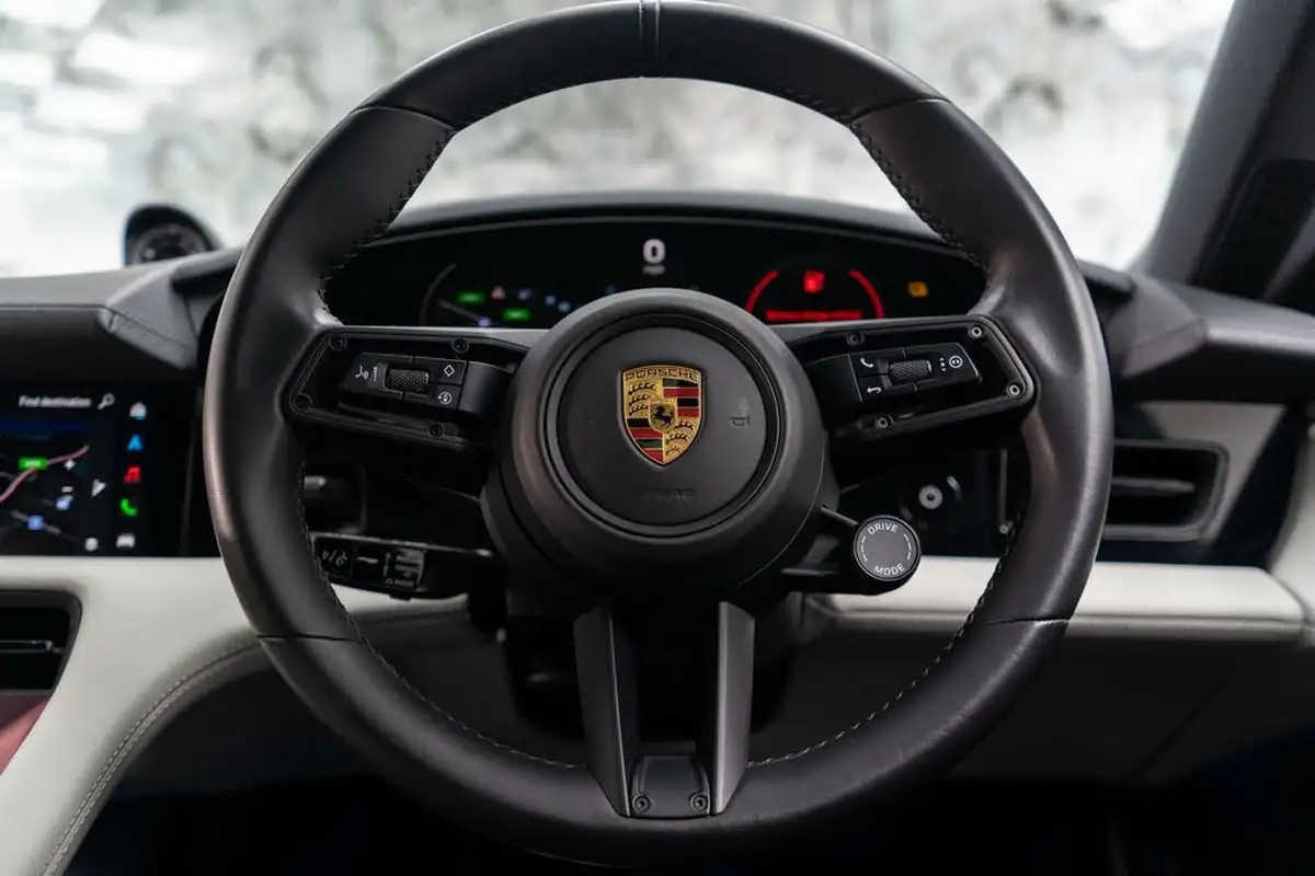 2022-porsche-taycan-e-4s-cross-turismo-big-31