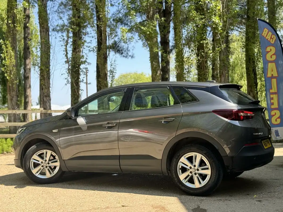 2018-vauxhall-grandland-x-12-se-132ps-big-2