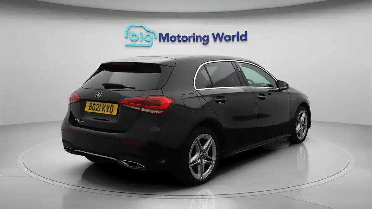 2021-mercedes-benz-a-class-13-a250e-amg-line-hatchback-5d-big-7