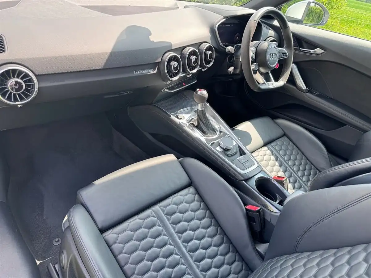 2020-audi-tt-coupe-25-tfsi-rs-big-16
