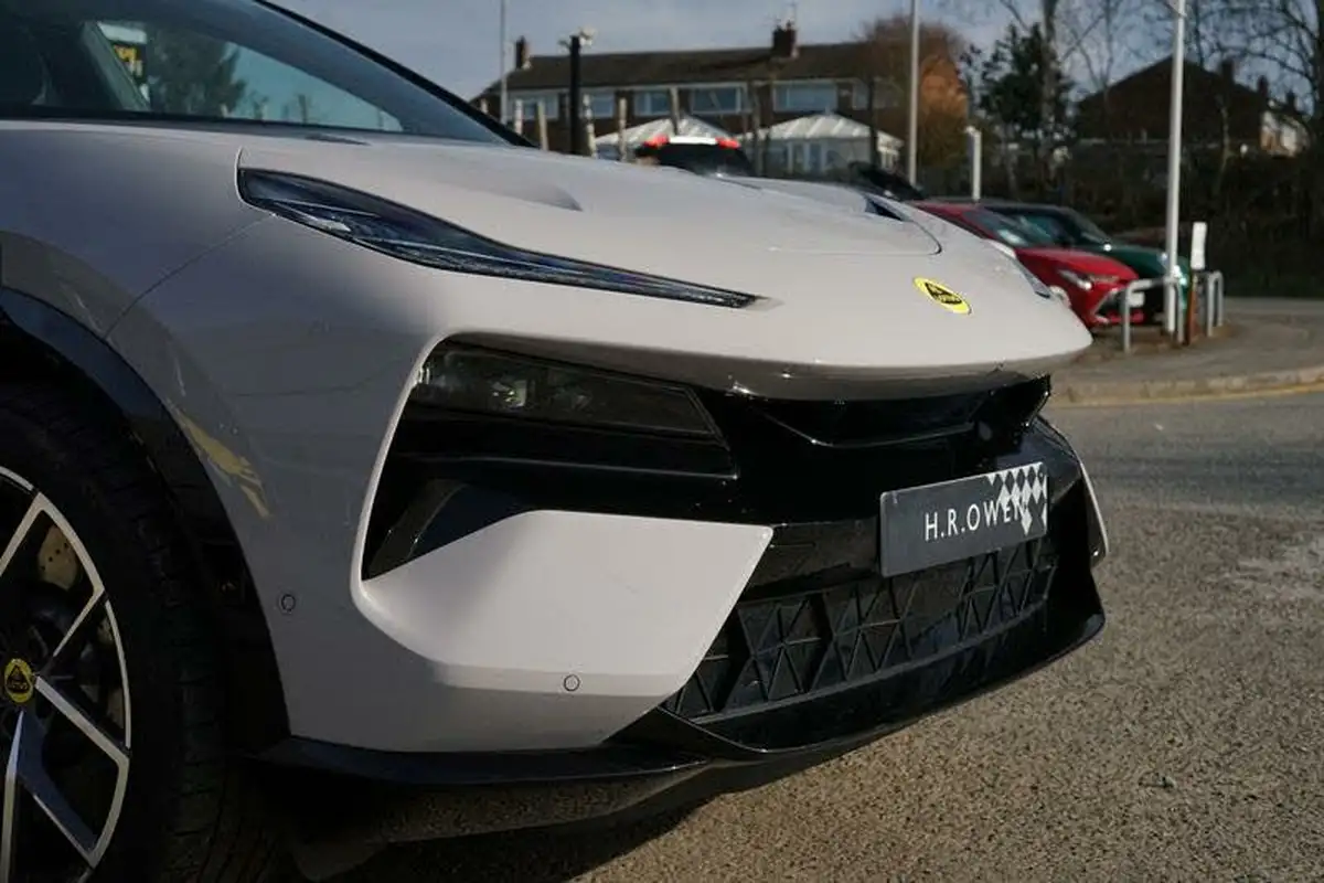 2023-lotus-eletre-e-s-big-19