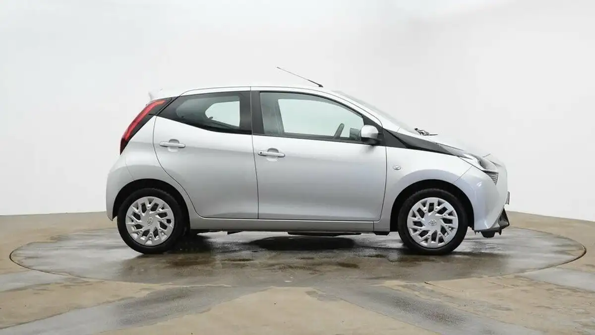 2022-toyota-aygo-10-vvt-i-x-play-big-2