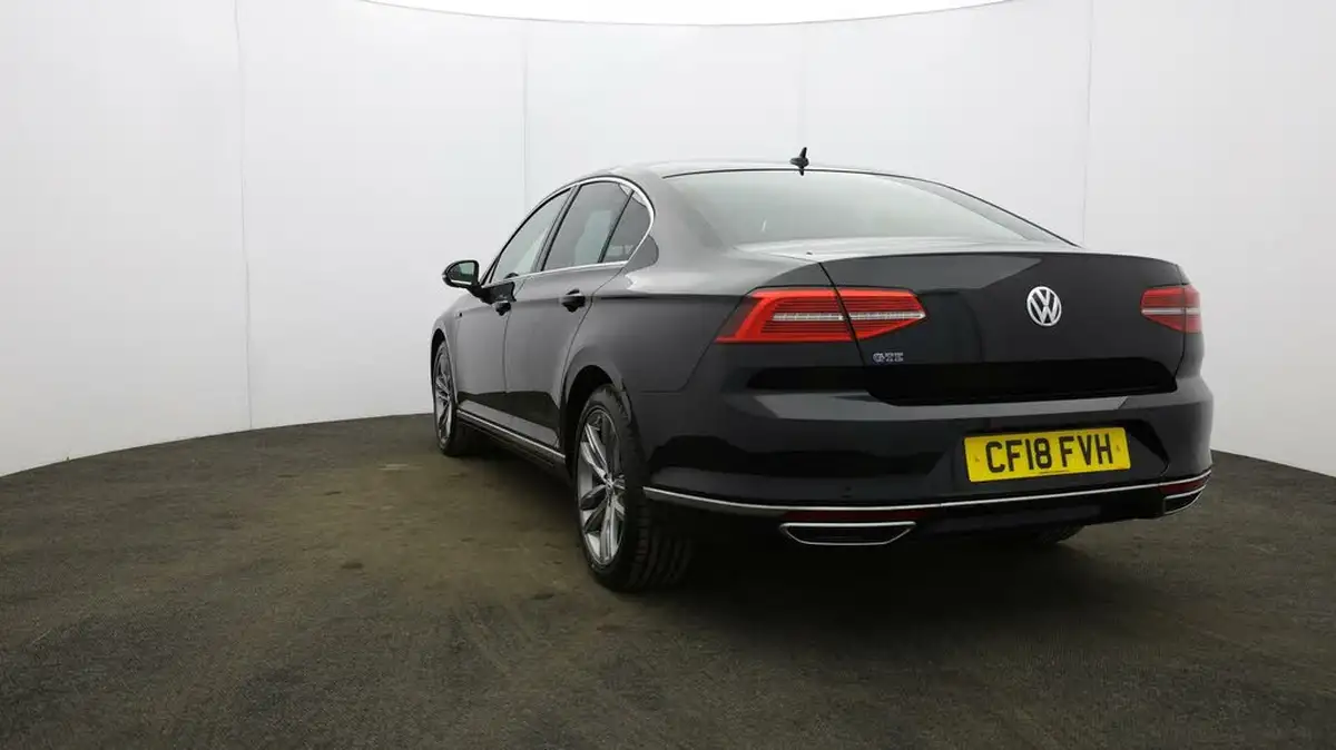 2018-volkswagen-passat-14-tsi-gte-saloon-4d-big-24