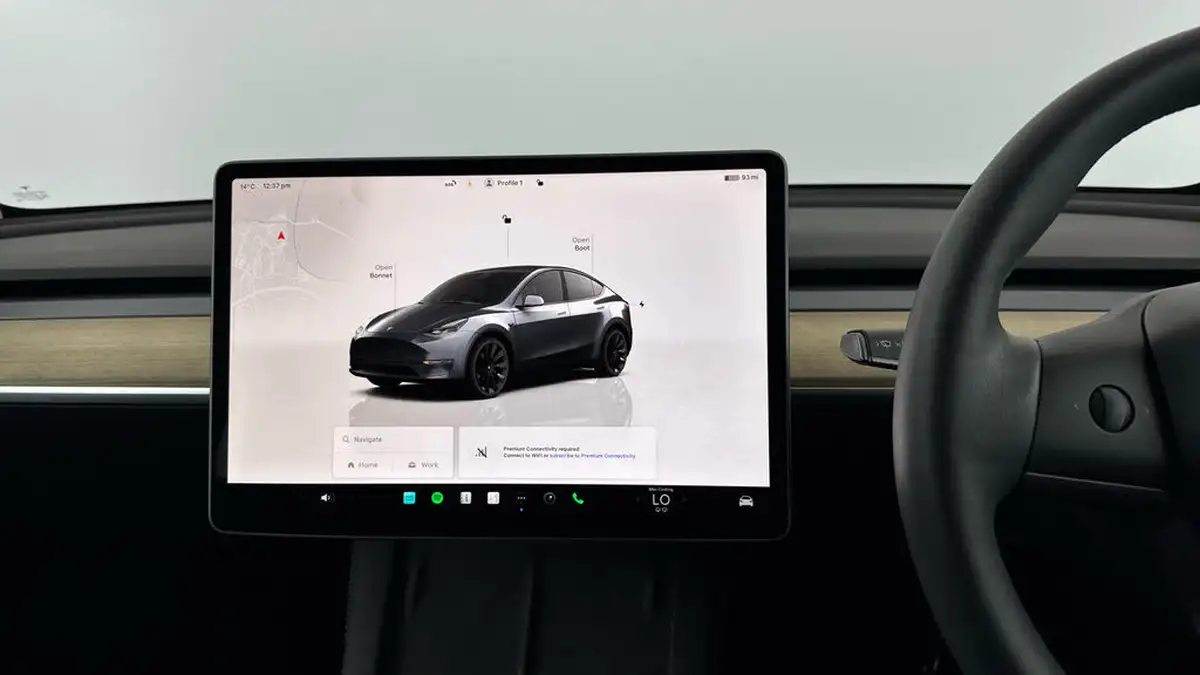 2022-tesla-model-y-e-long-range-big-11