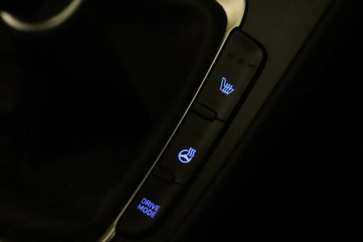 2021-hyundai-kona-10-t-gdi-premium-48-volt-mhev-big-30
