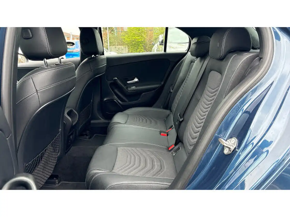 2021-mercedes-benz-a-class-13-a180-se-7g-dct-big-15