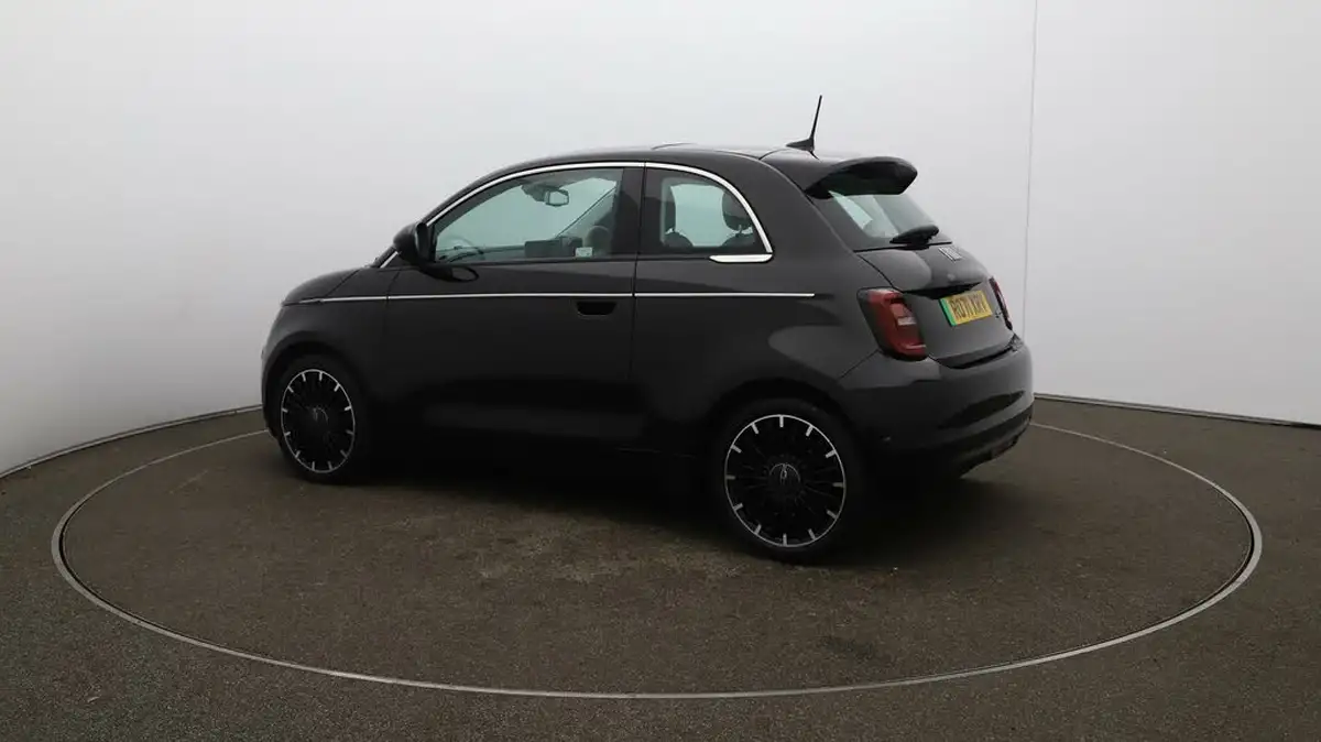 2021-fiat-500-e-la-prima-big-30